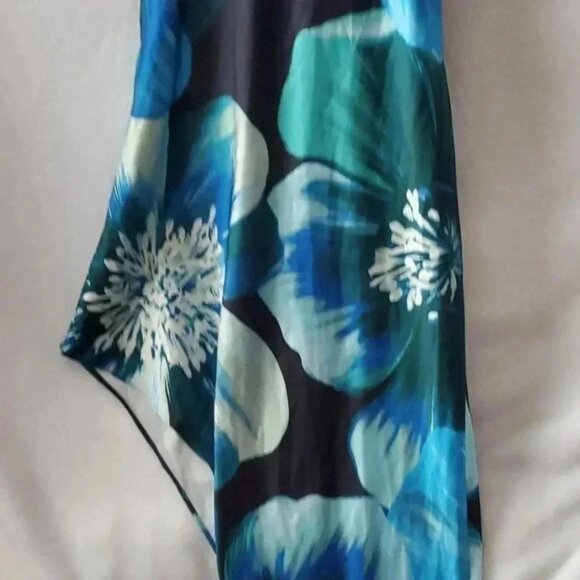 Floral slip dress with slit - Picture 5 of 6